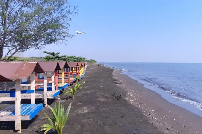 Pantai Tirang, Pantai Unik di Semarang yang Menyuguhkan Suasana Alami Nan Asri